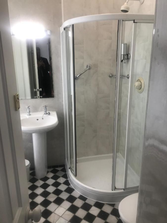 Отель Imperial Hotel Трали