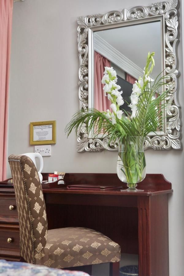 Отель Imperial Hotel Трали