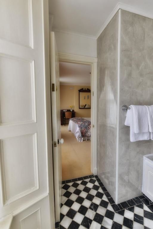 Отель Imperial Hotel Трали